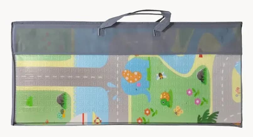 Le tapis plié dans sa housse de transport à poignées